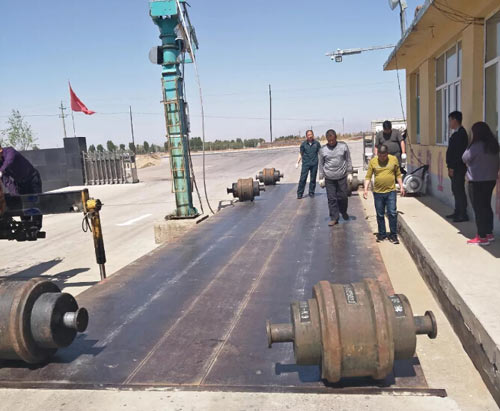 昭平縣對縣內(nèi)企業(yè)在用地磅開展計(jì)量驗(yàn)定工作